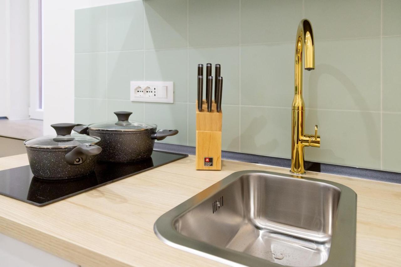 Lovely And Tiny Pied-A-Terre In The City Center Trieste Eksteriør bilde